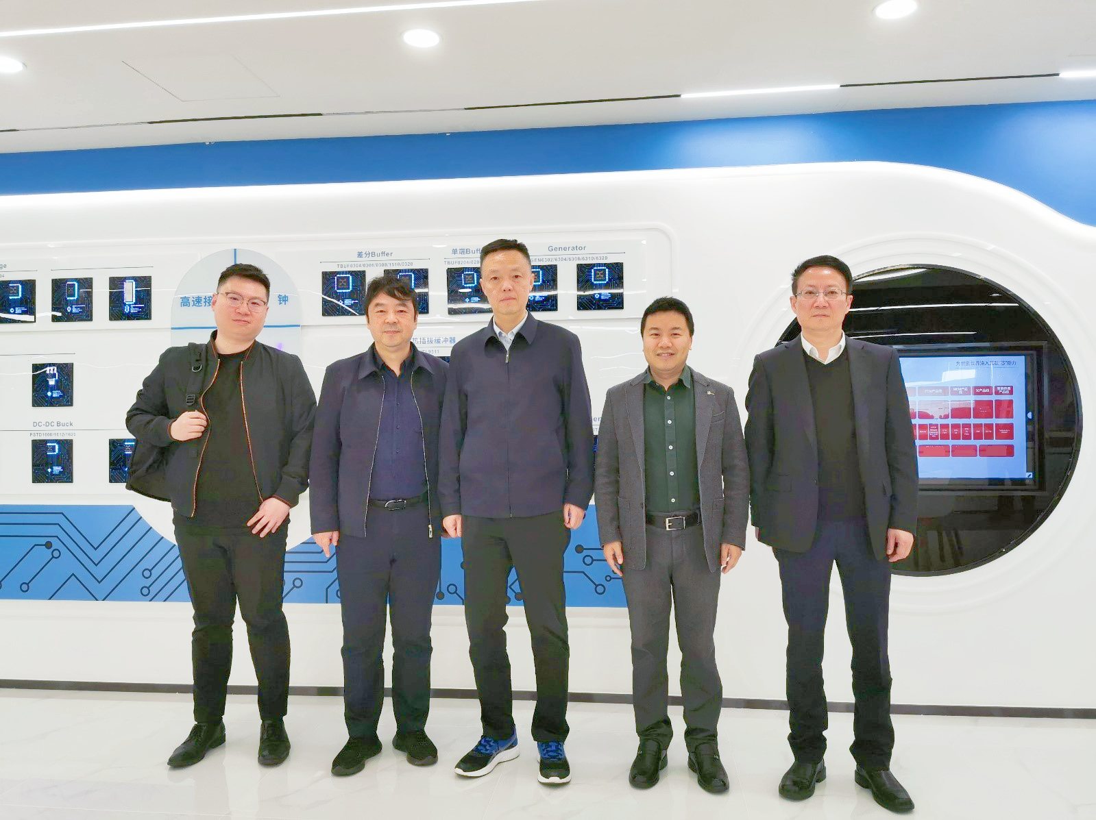 1695891007790465.jpeg 16808462439757ad906927144235d.jpeg